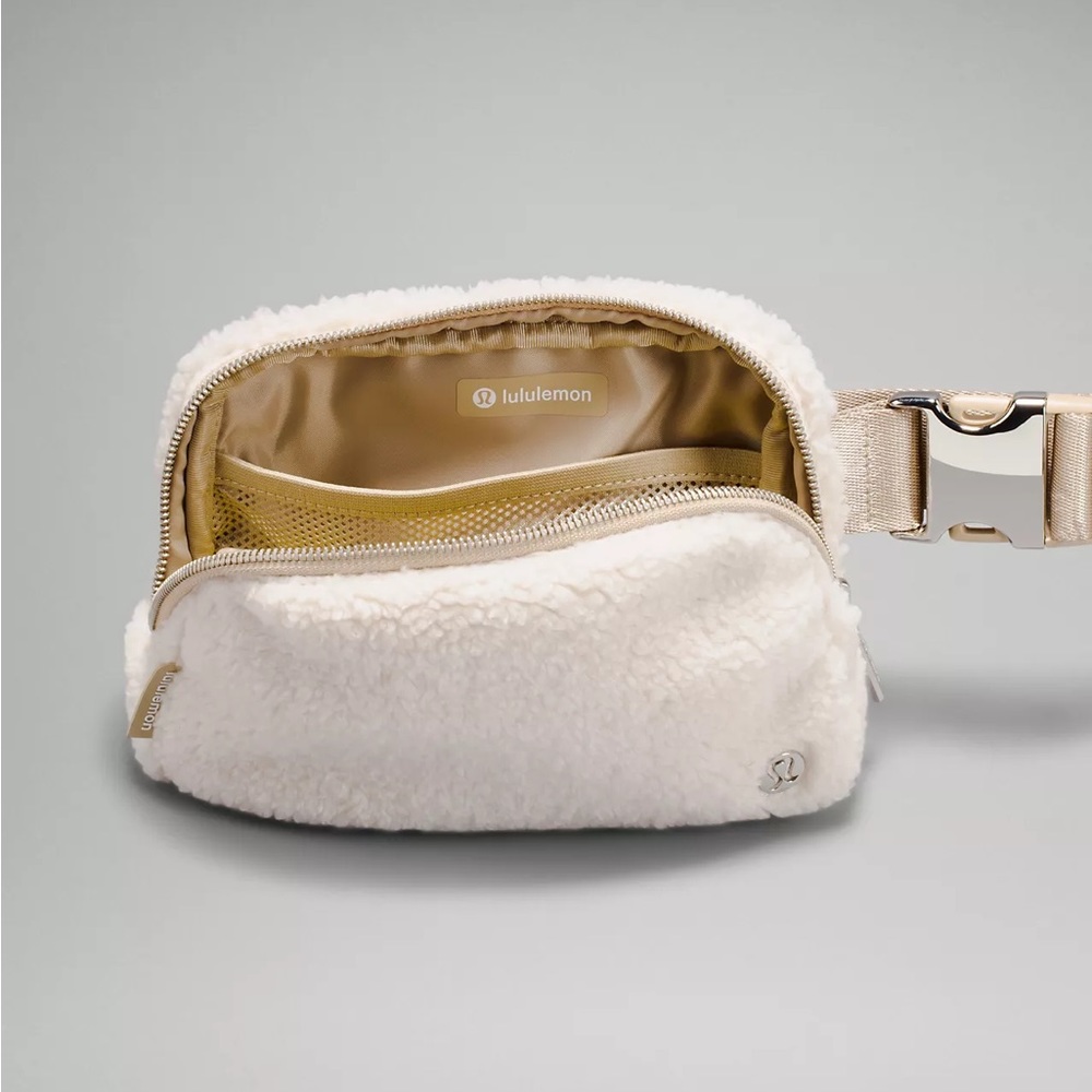 Lululemon Everywhere Belt Bag Fleece Natural Ivory Trench NAIT One Size New NWT - Picture 4 of 5